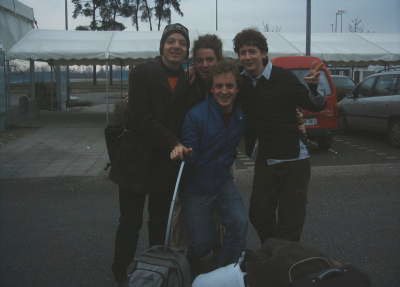 Sebi, Joschi; Benny und Johnny Am Badenairport
